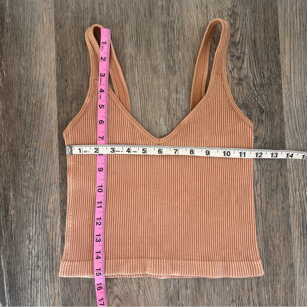 Bella Seamless ribbed tan cropped top - Picture 3 of 6